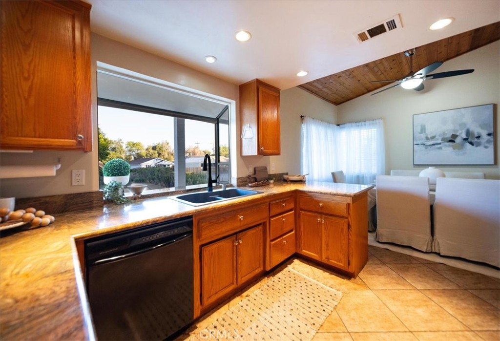 203 Rhesa Lane Fallbrook, CA 92028 - Photo 18 of 56