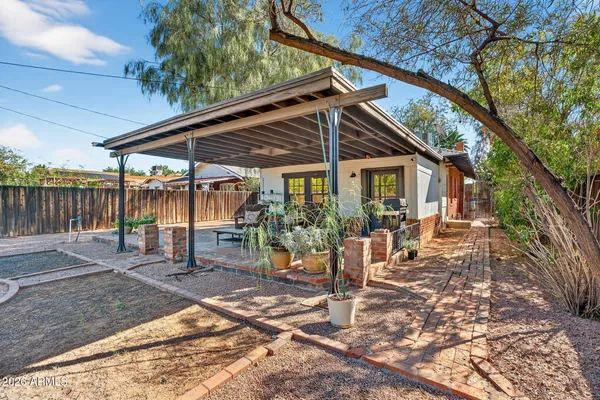 a view of a house with backyard and a tree