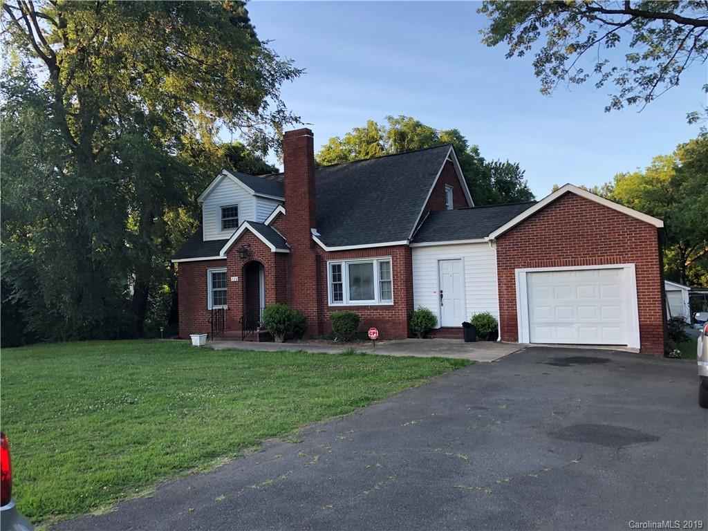 726 Valleydale Road Charlotte, NC 28214 - Photo 1 of 32 a front view of house with yard and green space