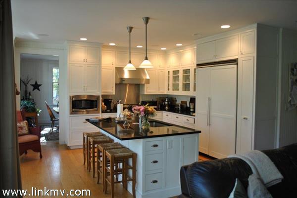 666 Old County Road West Tisbury, MA 02568 - Photo 5 of 28 Gallery Image 5