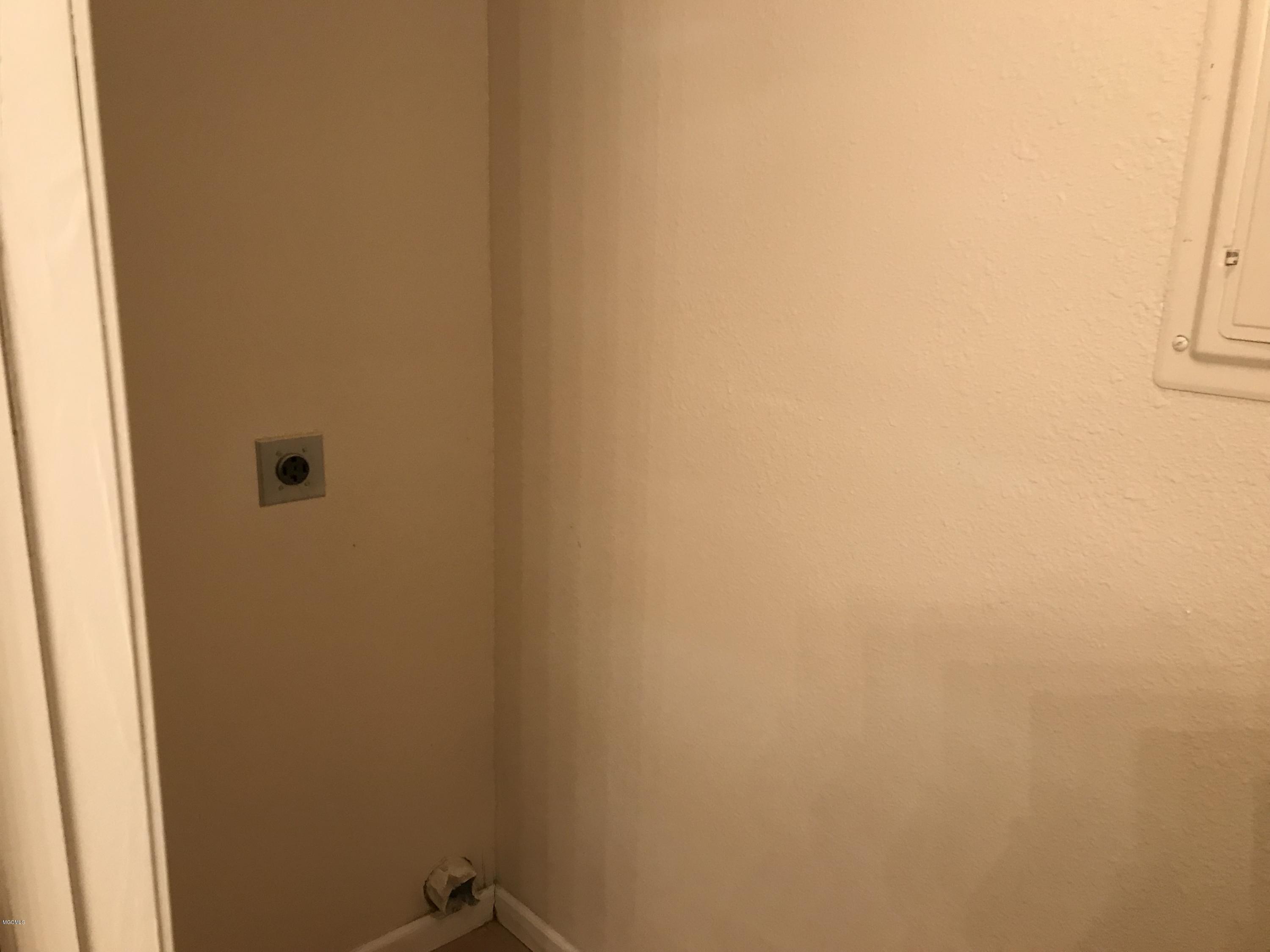 4404 Brodie Road D'Iberville, MS 39540 - Photo 15 of 16 utility room/ hall bathroom access