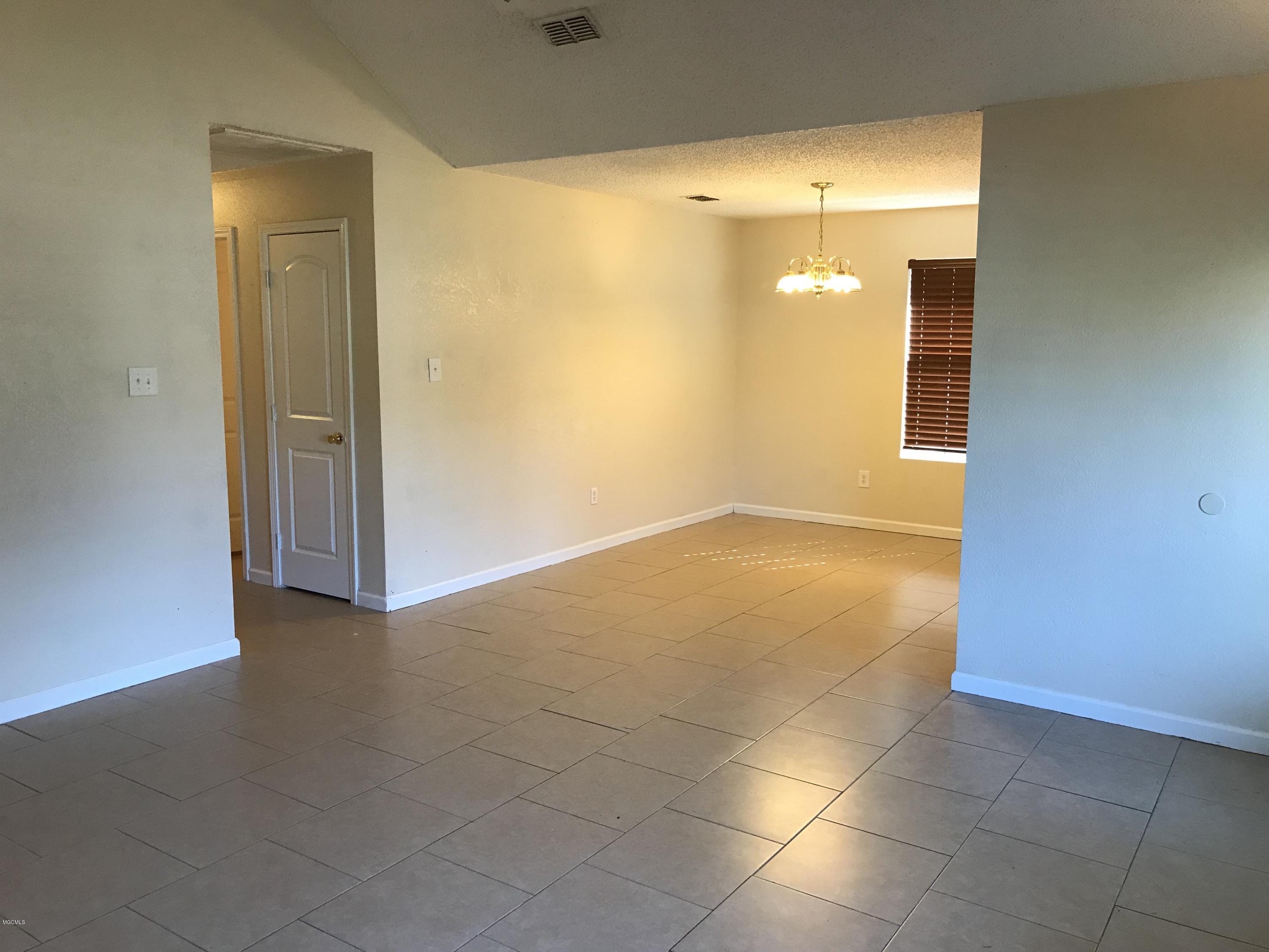 4404 Brodie Road D'Iberville, MS 39540 - Photo 5 of 16 living/dining