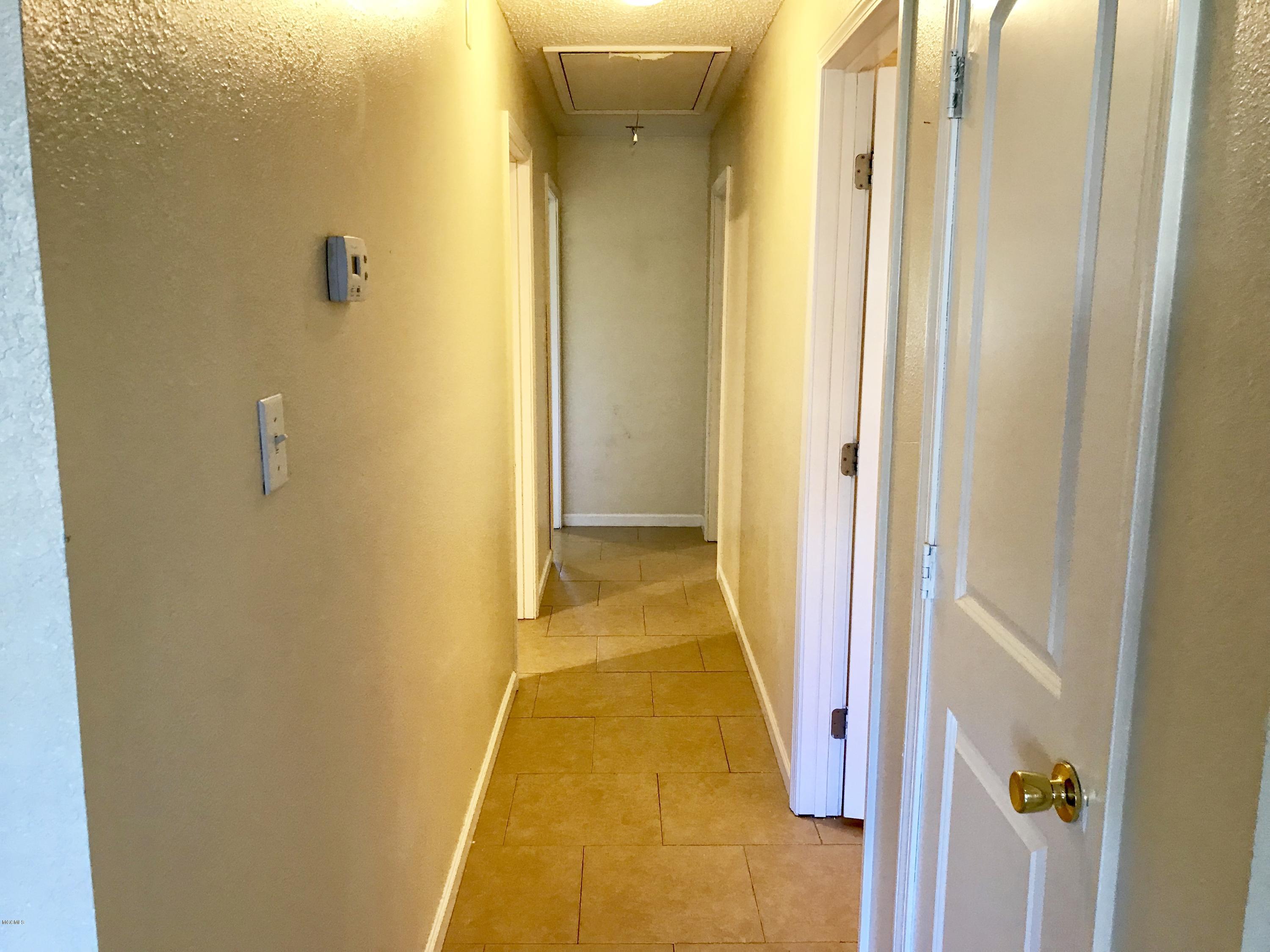 4404 Brodie Road D'Iberville, MS 39540 - Photo 9 of 16 hallway