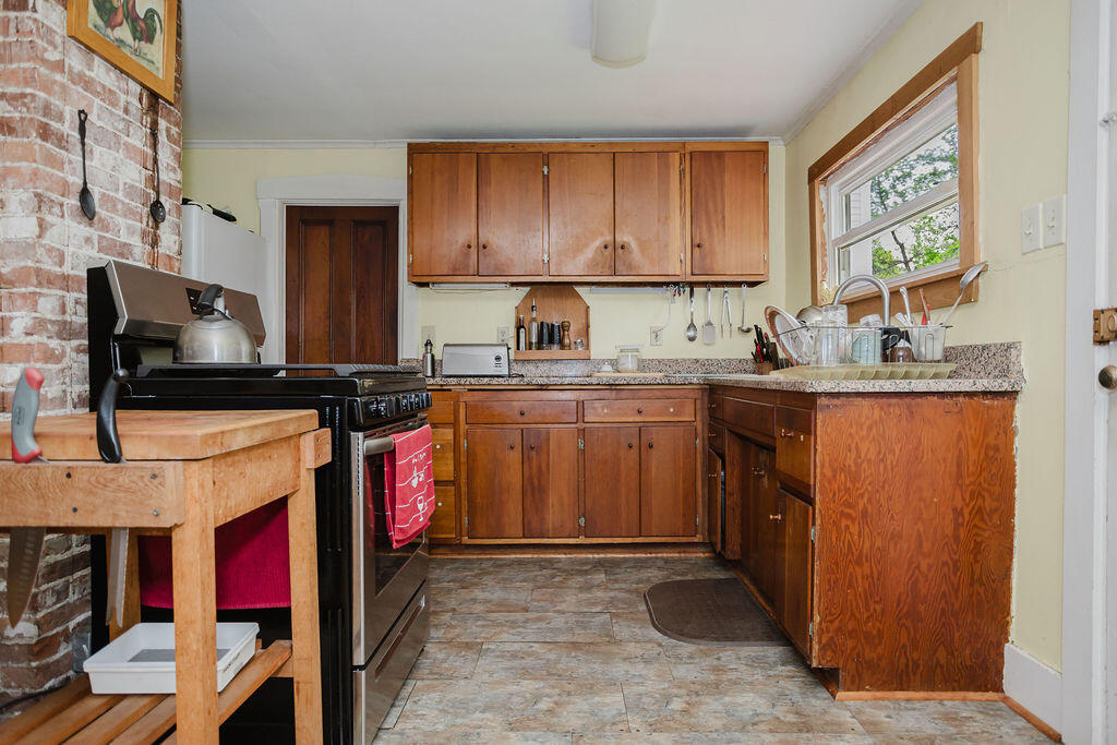 77 Main Street New Sharon, ME 04955 - Photo 7 of 70 taylor-kaminsky-photo-30