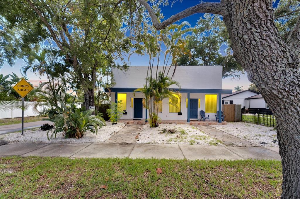 3651 Haines Road North St. Petersburg, FL 33704 - Photo 2 of 35