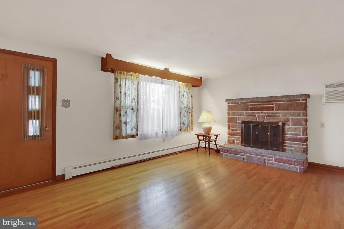 4089 Steltz Road New Freedom, PA 17349 - Photo 3 of 26 Living room/ Front Entrance