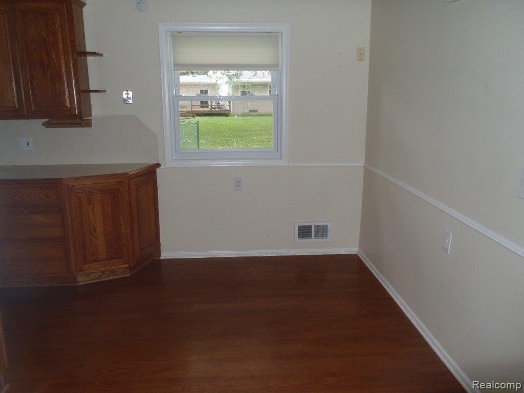 28341 Bay Tree Road Farmington, MI 48334 - Photo 6 of 8 10-21-2011_HAM 086