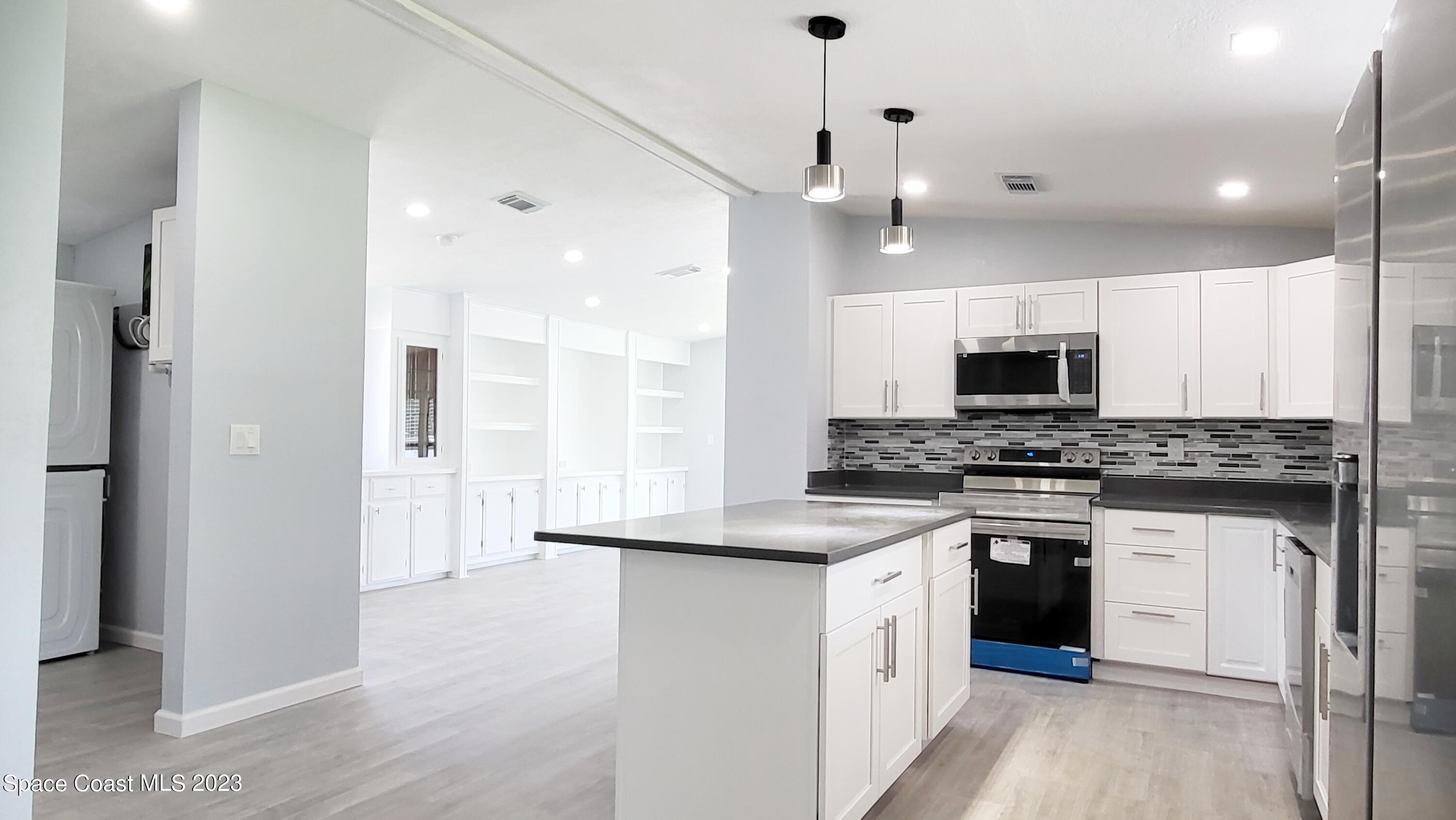 313 Kiwi Drive Sebastian, FL 32976 - Photo 11 of 31 Kitchen