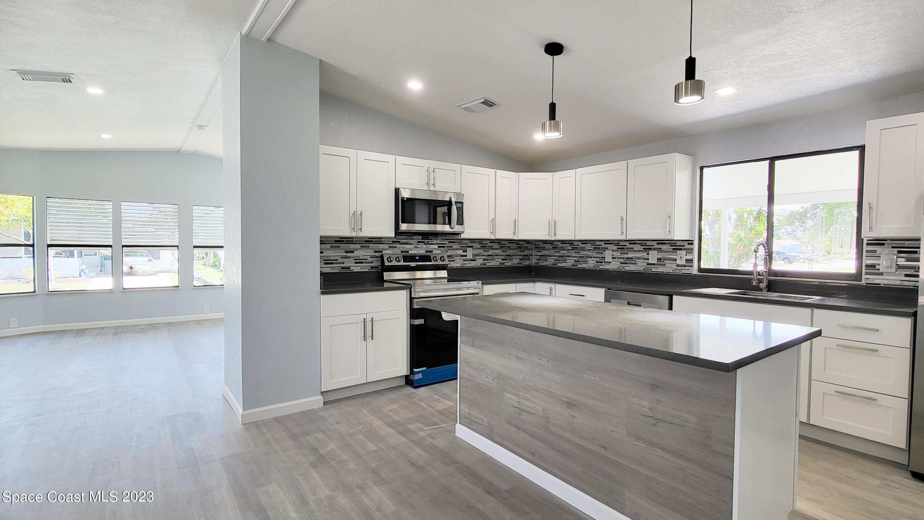 313 Kiwi Drive Sebastian, FL 32976 - Photo 12 of 31 Kitchen