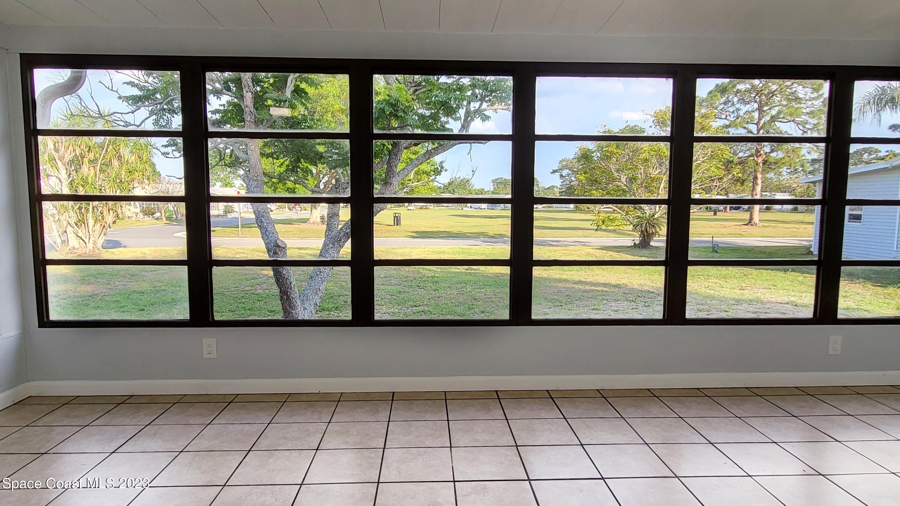 313 Kiwi Drive Sebastian, FL 32976 - Photo 16 of 31 Huge Florida Room