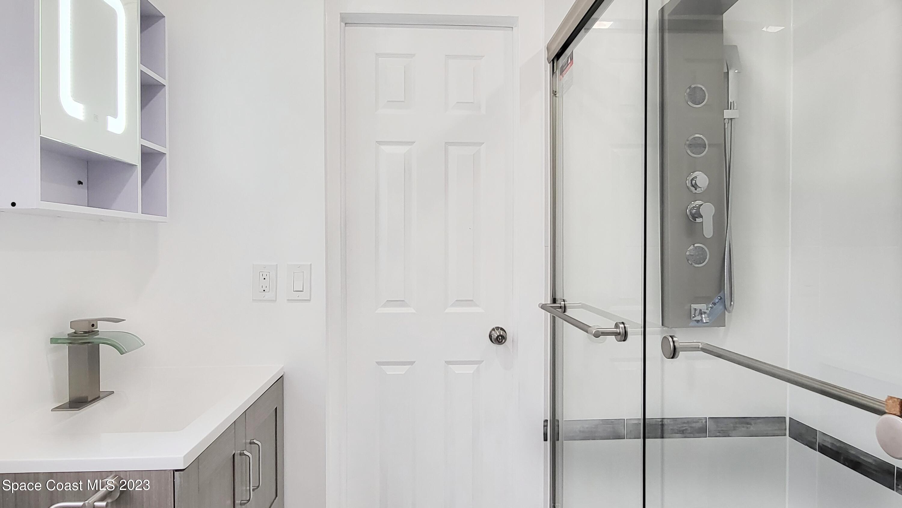 313 Kiwi Drive Sebastian, FL 32976 - Photo 23 of 31 Main Bath
