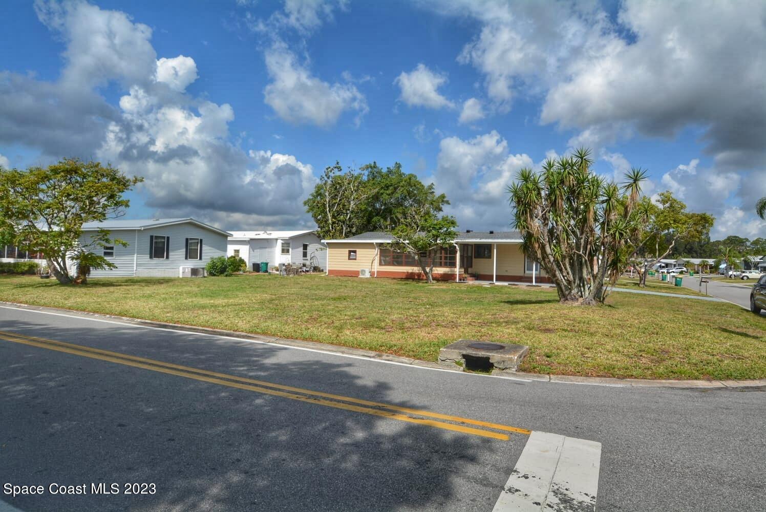 313 Kiwi Drive Sebastian, FL 32976 - Photo 28 of 31 313 Kiwi Drive