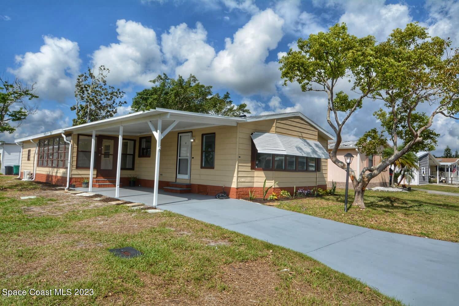 313 Kiwi Drive Sebastian, FL 32976 - Photo 3 of 31 a front view of a house with garden