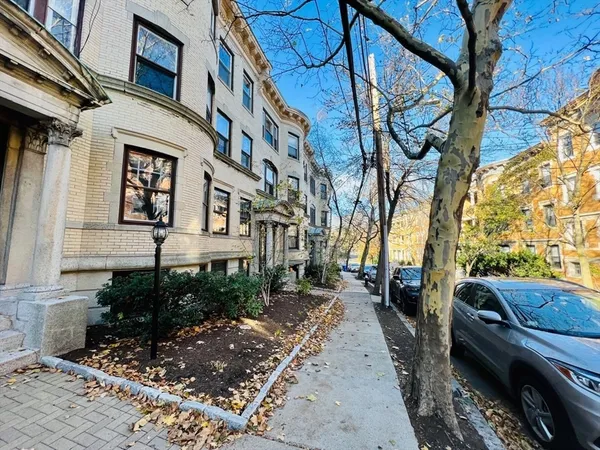 $2,900 | 138 Fuller Street, Unit 3, Brookline, MA 02446
