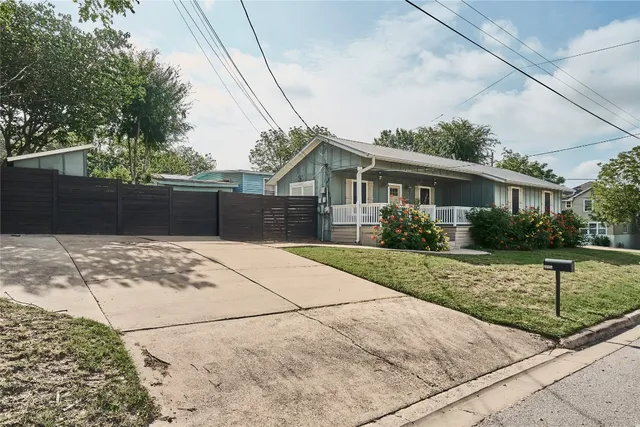 a view of house with a yard
