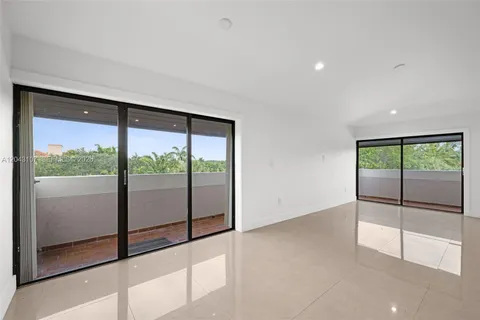 $637,500 | 9001 Southwest 94th Street, Unit 201, Miami, FL 33176
