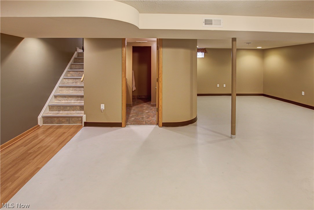 32301 Knobel Road Willowick, OH 44095 - Photo 25 of 35