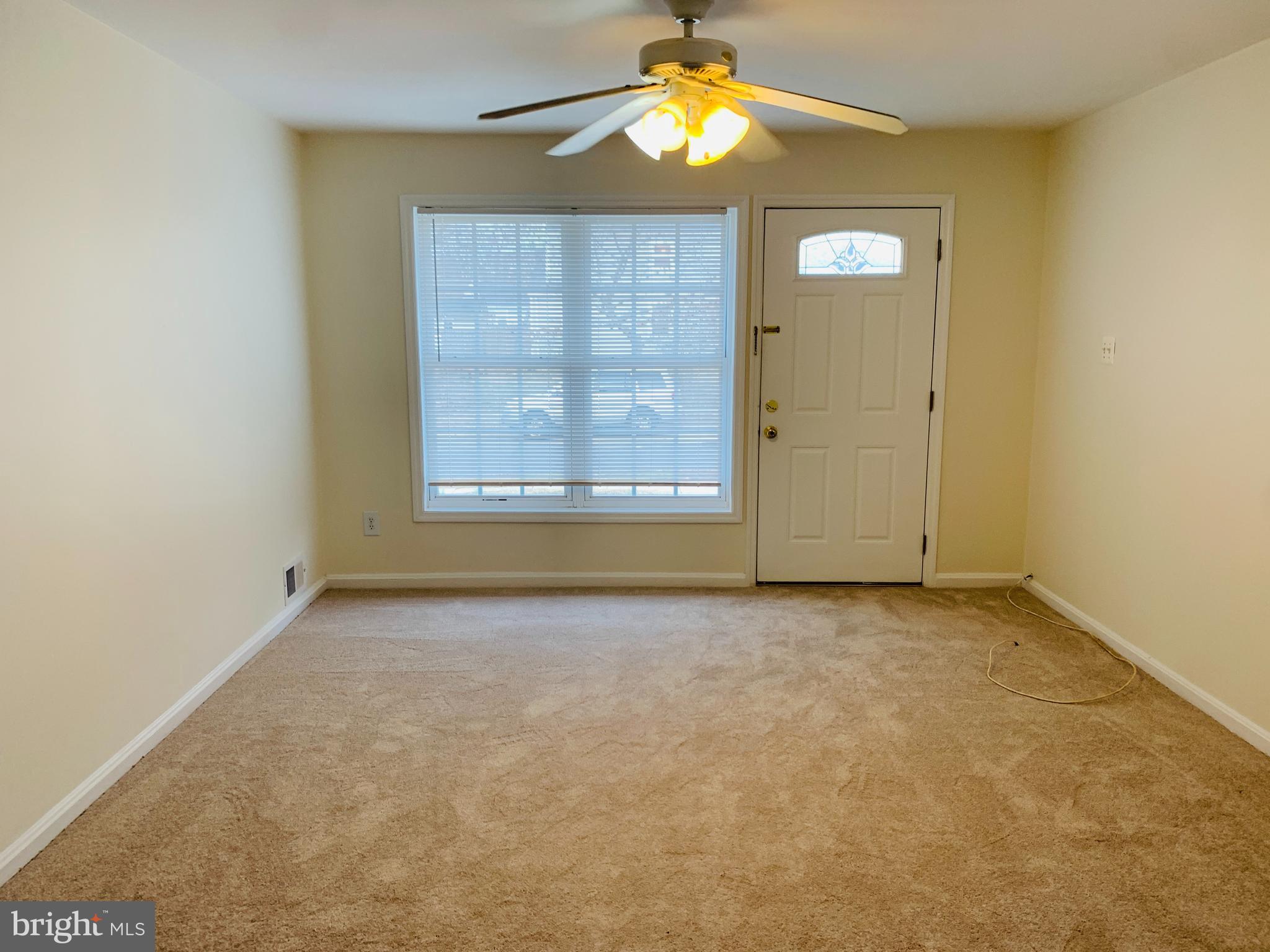 603 Pinewood Road Rockville, MD 20850 - Photo 3 of 12 Living Room