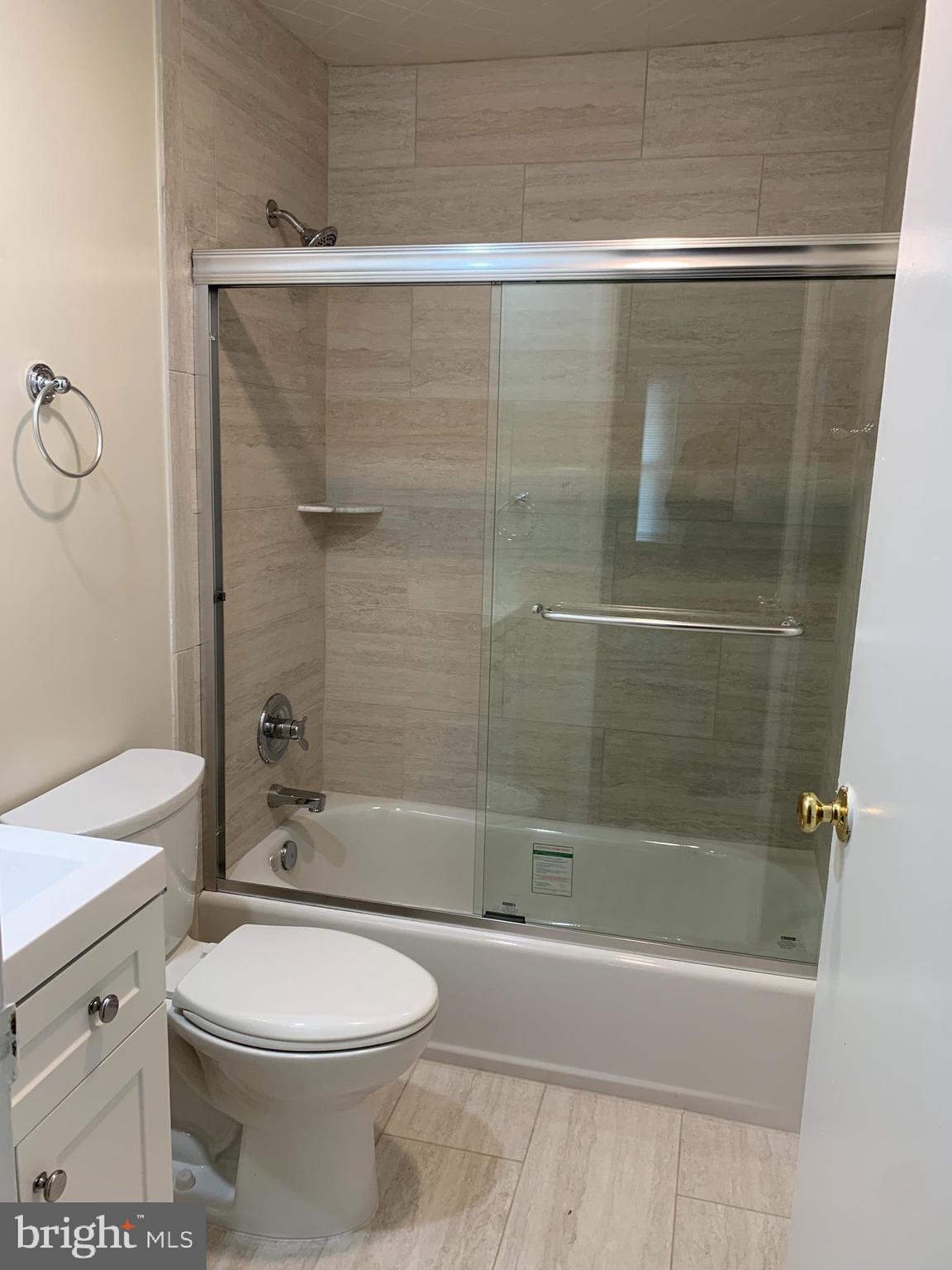 603 Pinewood Road Rockville, MD 20850 - Photo 10 of 12 Bathroom