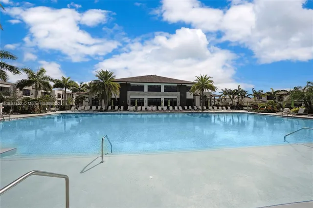 $525,000 | 8167 Northwest 41st Street, Unit E203, Doral, FL 33166