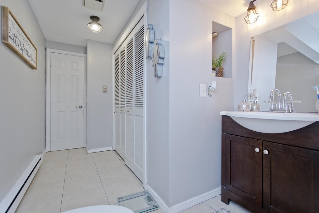 238 Newhouse Street Springfield, MA 01118 - Photo 18 of 25 Gallery Image 18