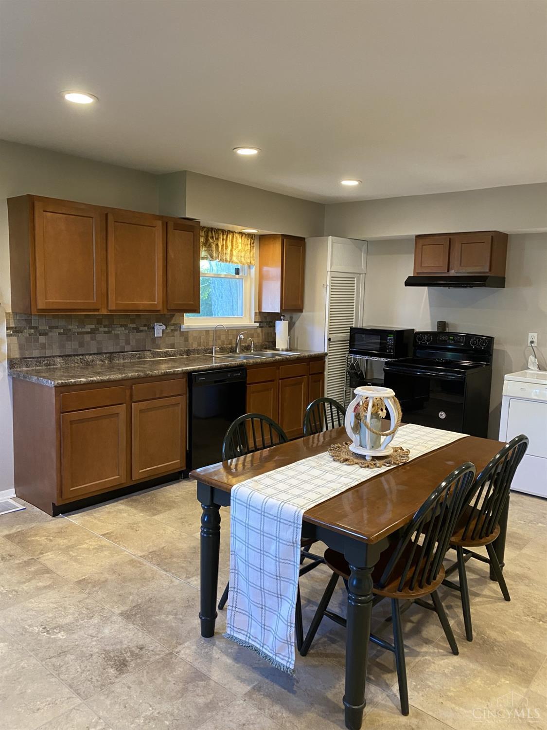 5182 Augspurger Road Hamilton, OH 45011 - Photo 7 of 27 Gallery Image 7