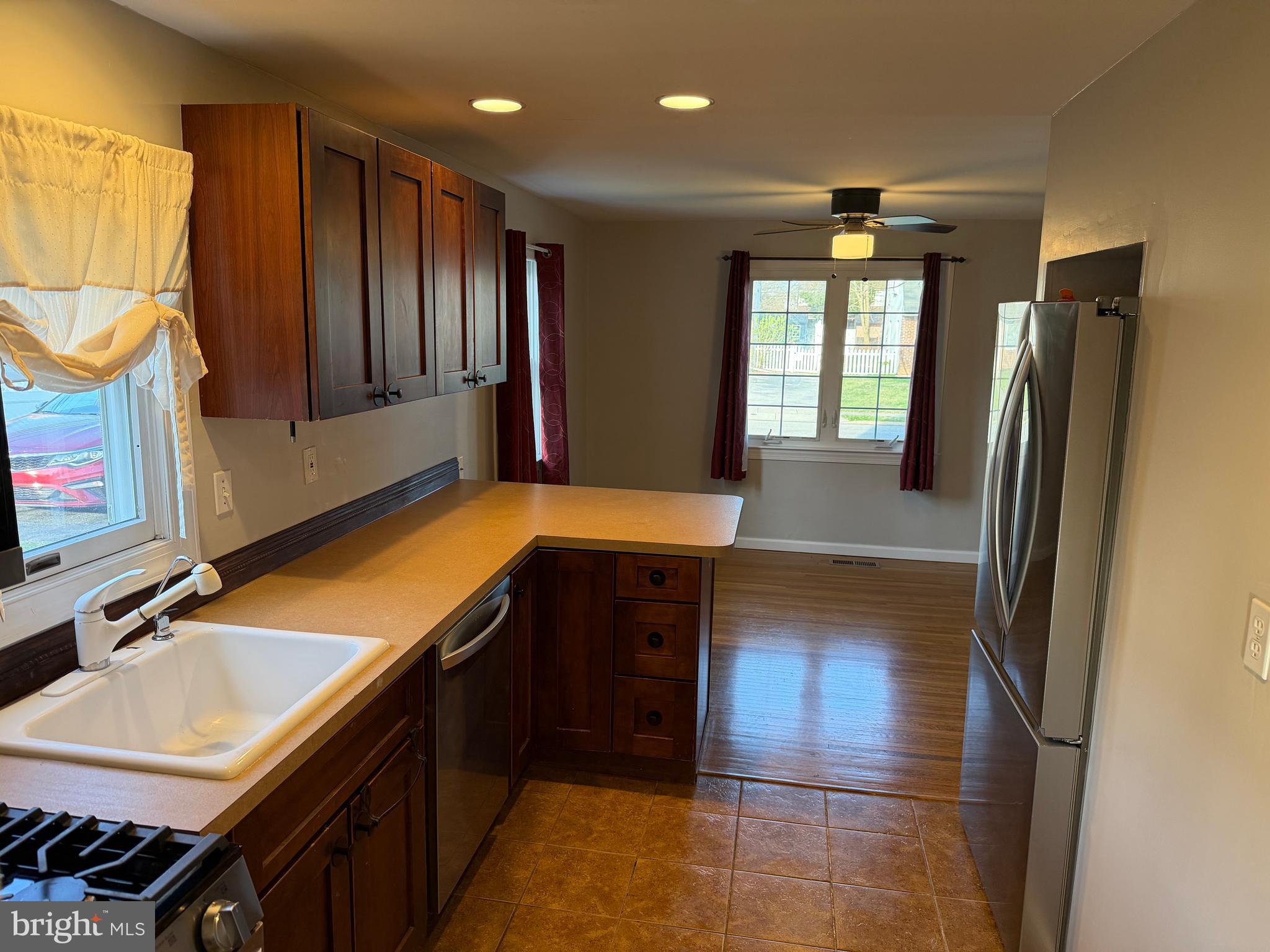 877 Quaint Street Secane, PA 19018 - Photo 14 of 35 Kitchen