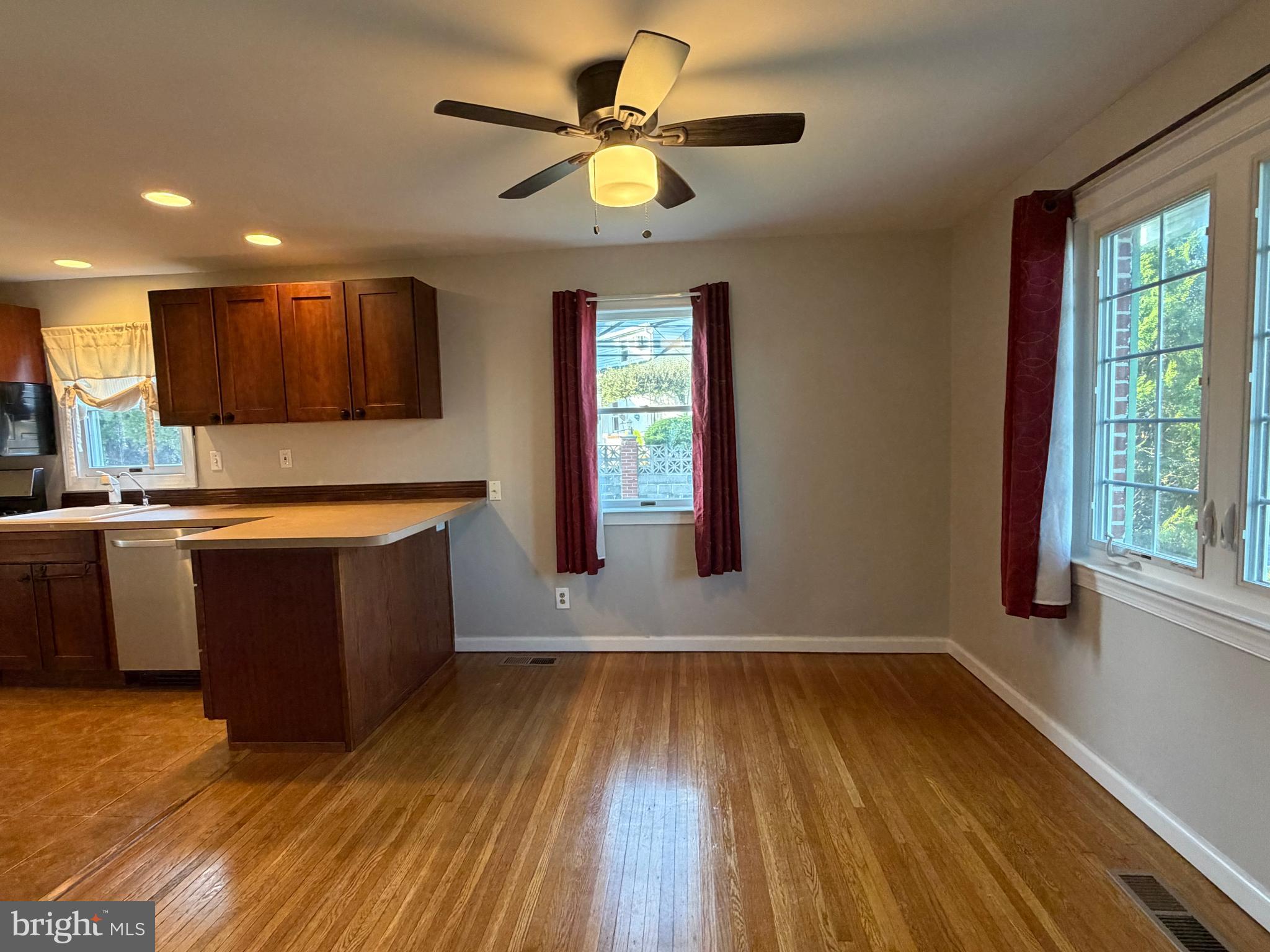 877 Quaint Street Secane, PA 19018 - Photo 9 of 35 Dining Room