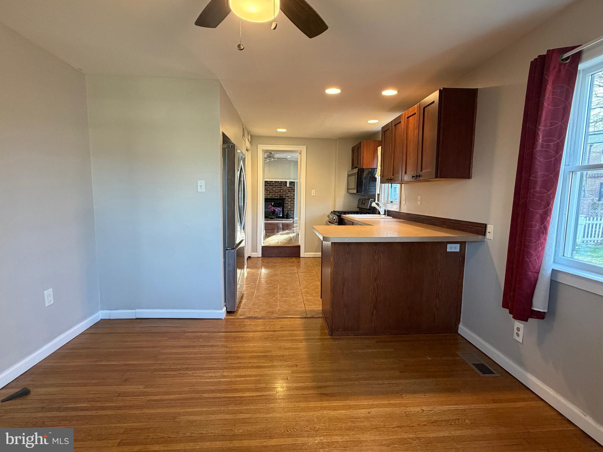 877 Quaint Street Secane, PA 19018 - Photo 10 of 35 Dining Room