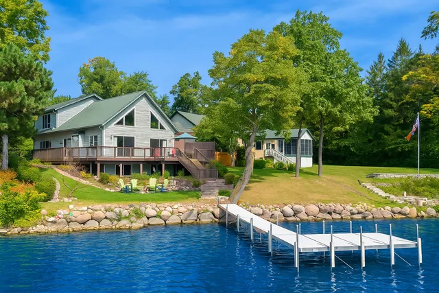 $699,000 | 34386 Lakeside Drive, Grayslake, IL 60030