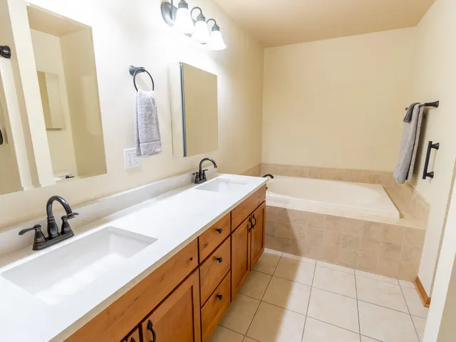 $699,000 | 34386 Lakeside Drive, Grayslake, IL 60030