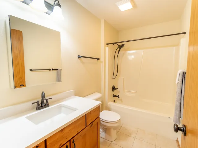 $699,000 | 34386 Lakeside Drive, Grayslake, IL 60030