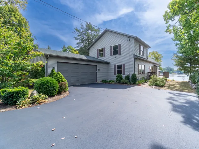 $699,000 | 34386 Lakeside Drive, Grayslake, IL 60030