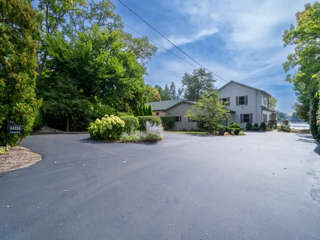 $699,000 | 34386 Lakeside Drive, Grayslake, IL 60030