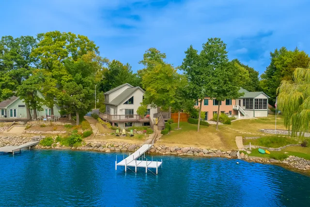 $699,000 | 34386 Lakeside Drive, Grayslake, IL 60030