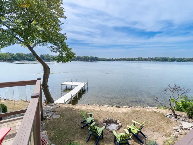 $699,000 | 34386 Lakeside Drive, Grayslake, IL 60030