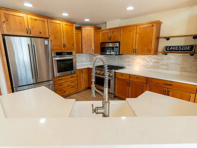 $699,000 | 34386 Lakeside Drive, Grayslake, IL 60030