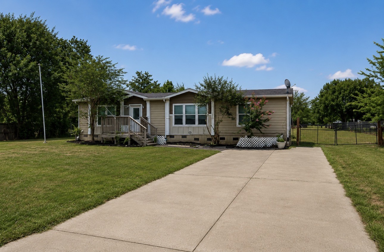 6023 Cheryl Lane Rosharon, TX 77583 - Photo 4 of 31 Virtually staged