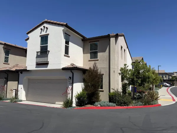 $910,000 | 1700 Vly Oak Way, Oceanside, CA 92056