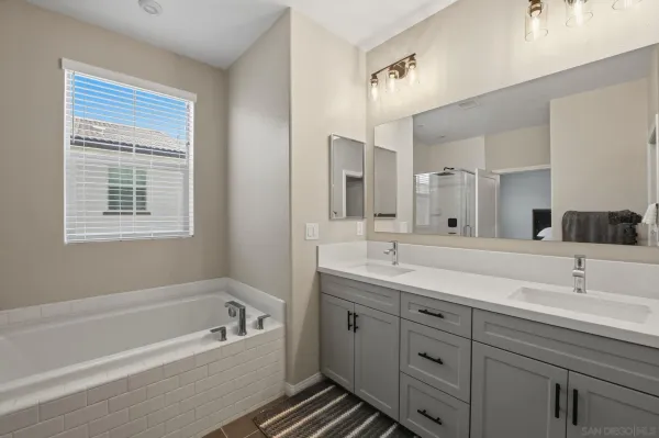 $910,000 | 1700 Vly Oak Way, Oceanside, CA 92056