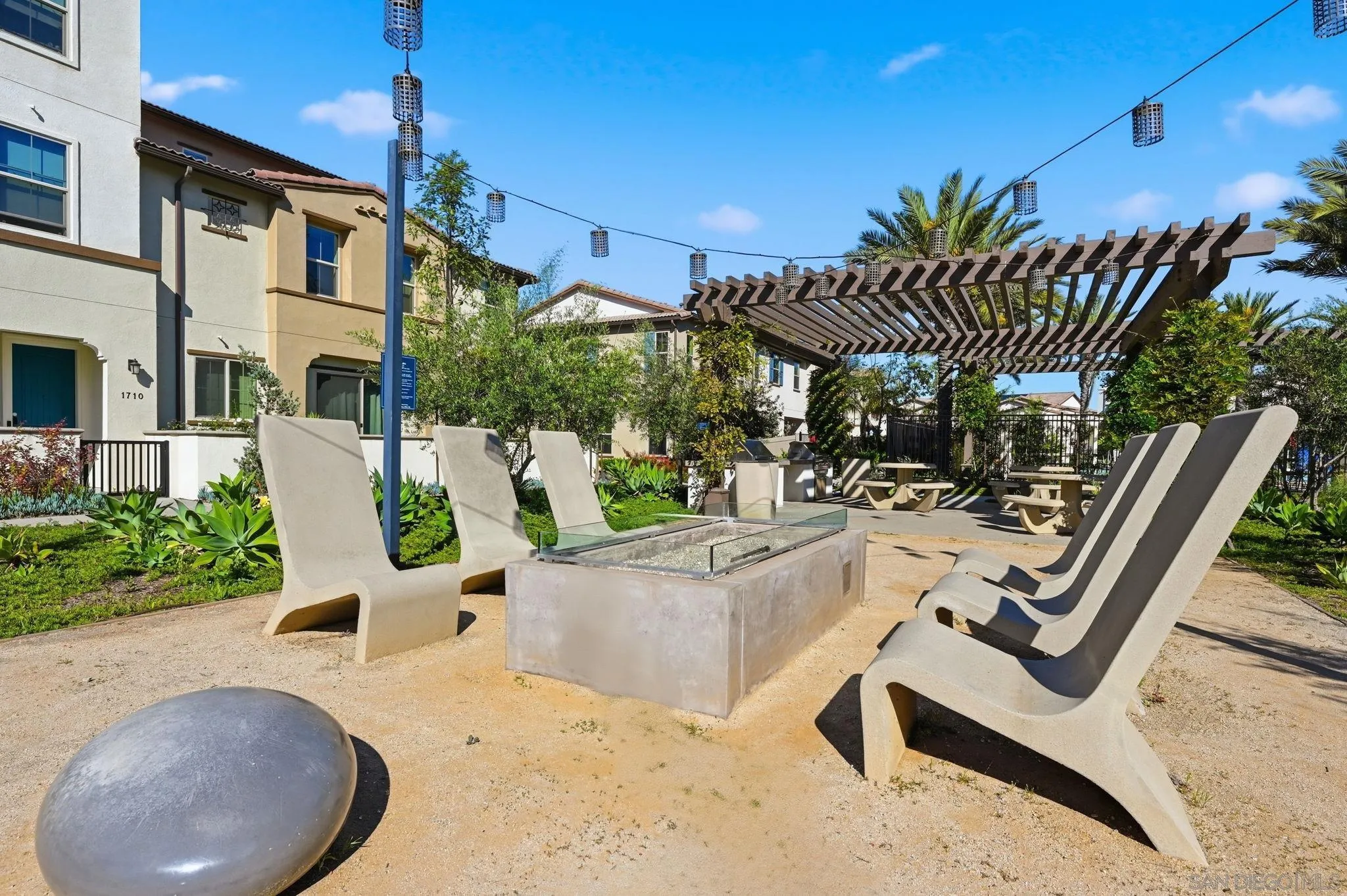 1700 Vly Oak Way Oceanside, CA 92056 - Photo 49 of 51