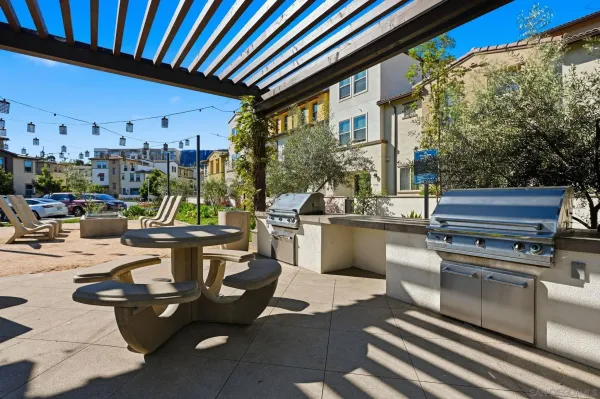 $910,000 | 1700 Vly Oak Way, Oceanside, CA 92056