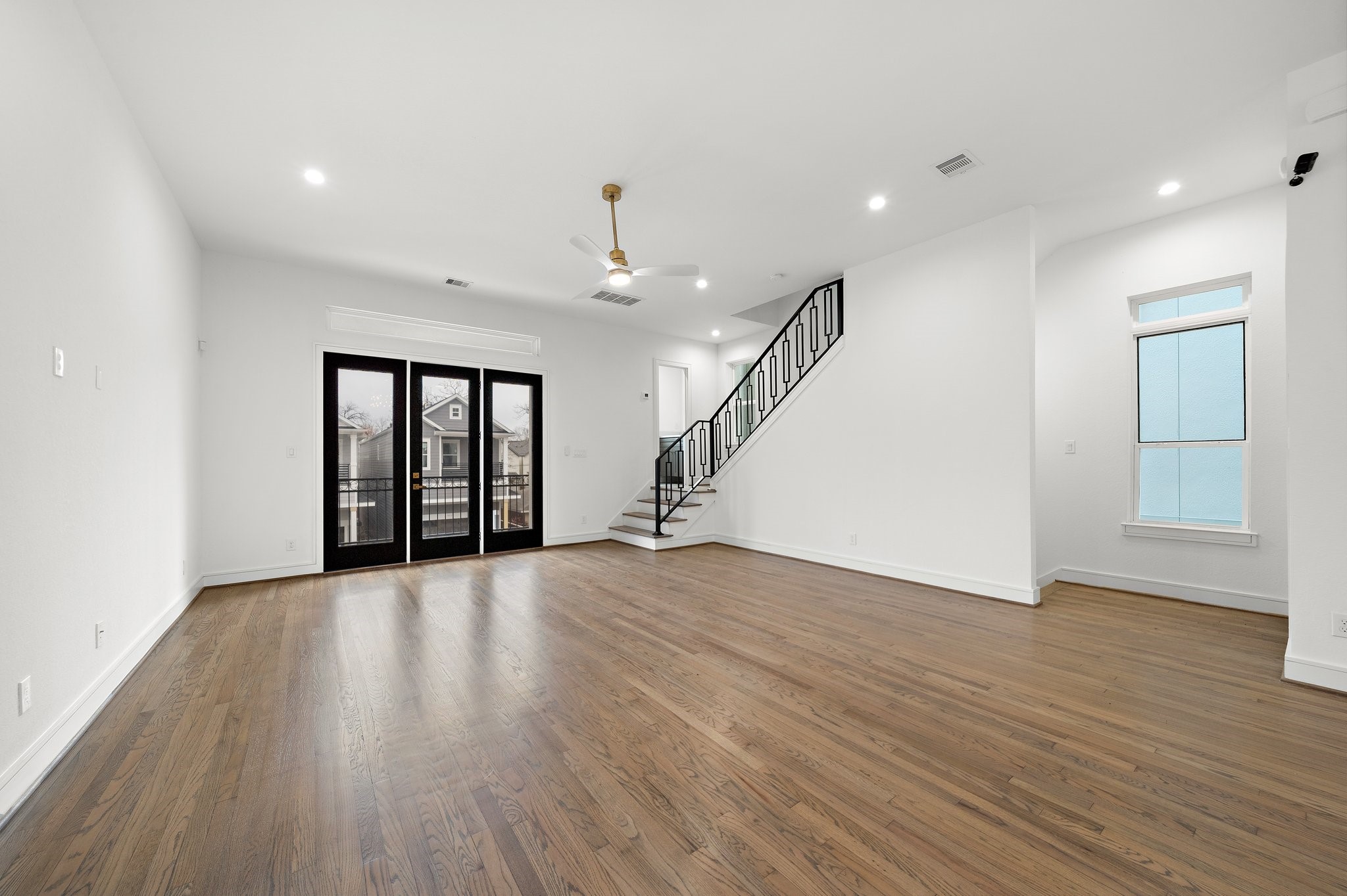 1013 East 28th Street Houston, TX 77009 - Photo 13 of 38 a view of an empty room with wooden floor and a window