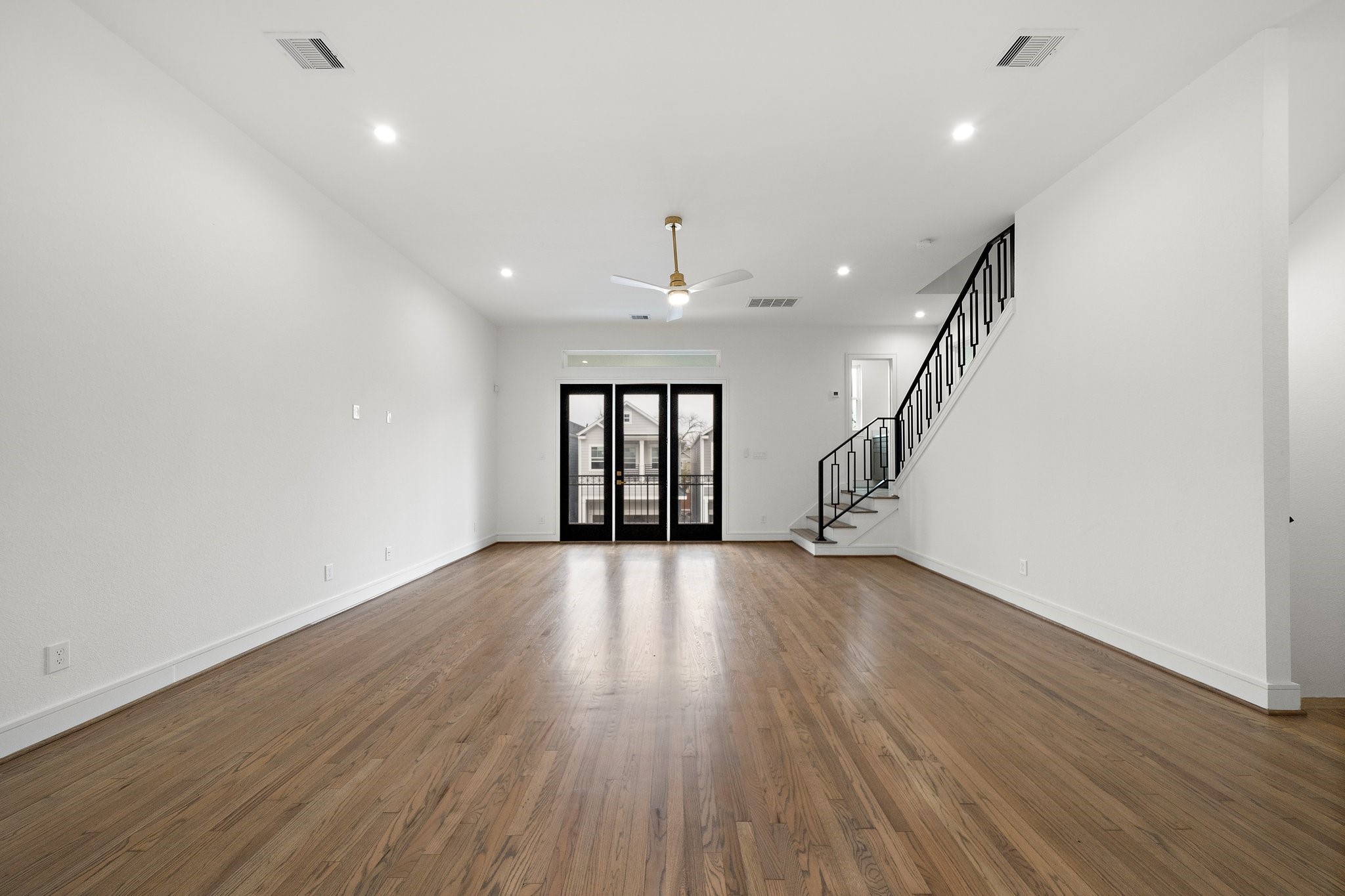 1013 East 28th Street Houston, TX 77009 - Photo 16 of 38 an empty room with wooden floor and windows