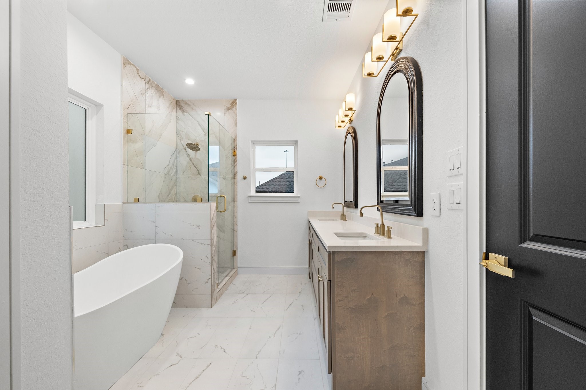 1013 East 28th Street Houston, TX 77009 - Photo 26 of 38 a bathroom with a tub sink shower and mirror