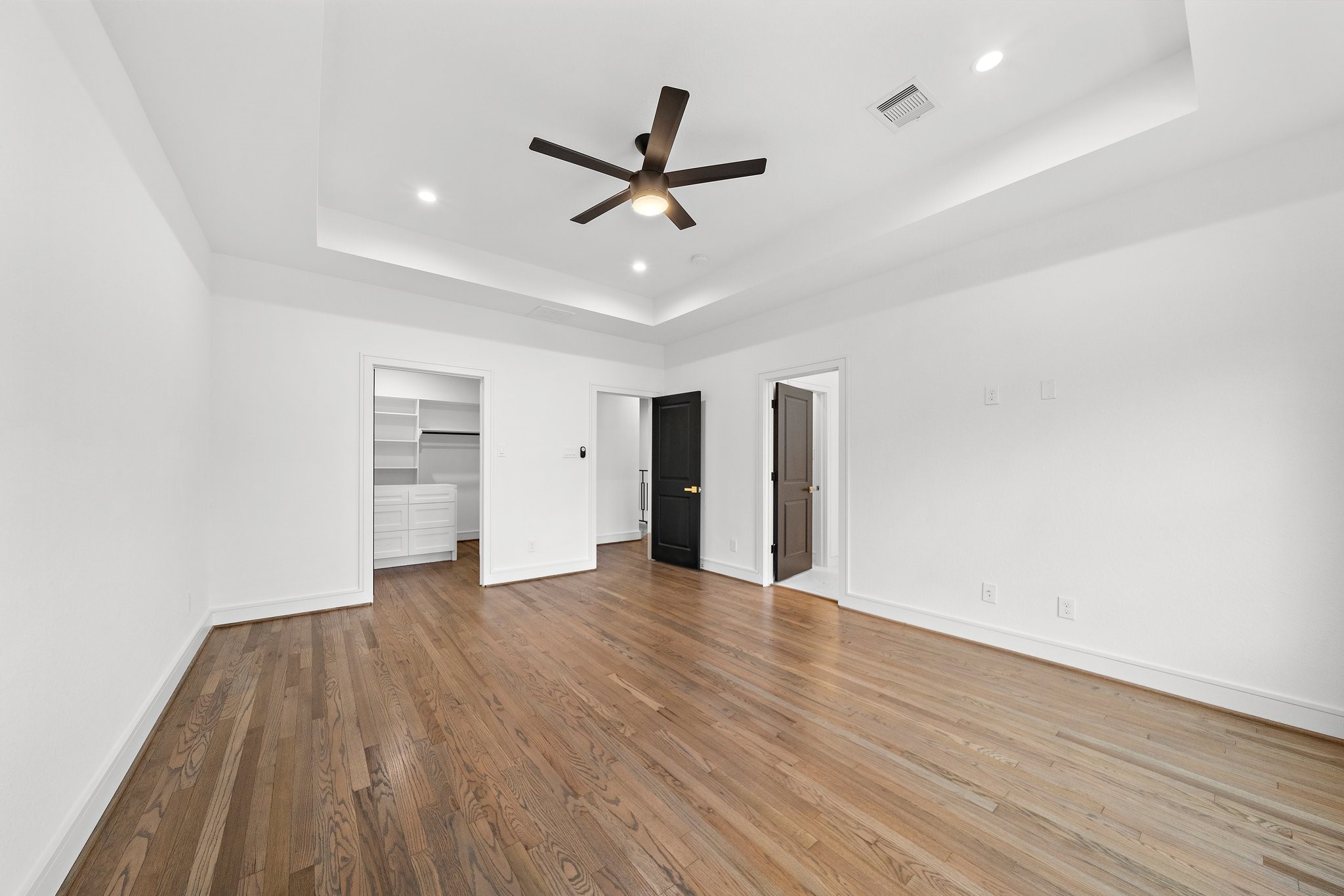 1013 East 28th Street Houston, TX 77009 - Photo 27 of 38 an empty room with wooden floor and windows