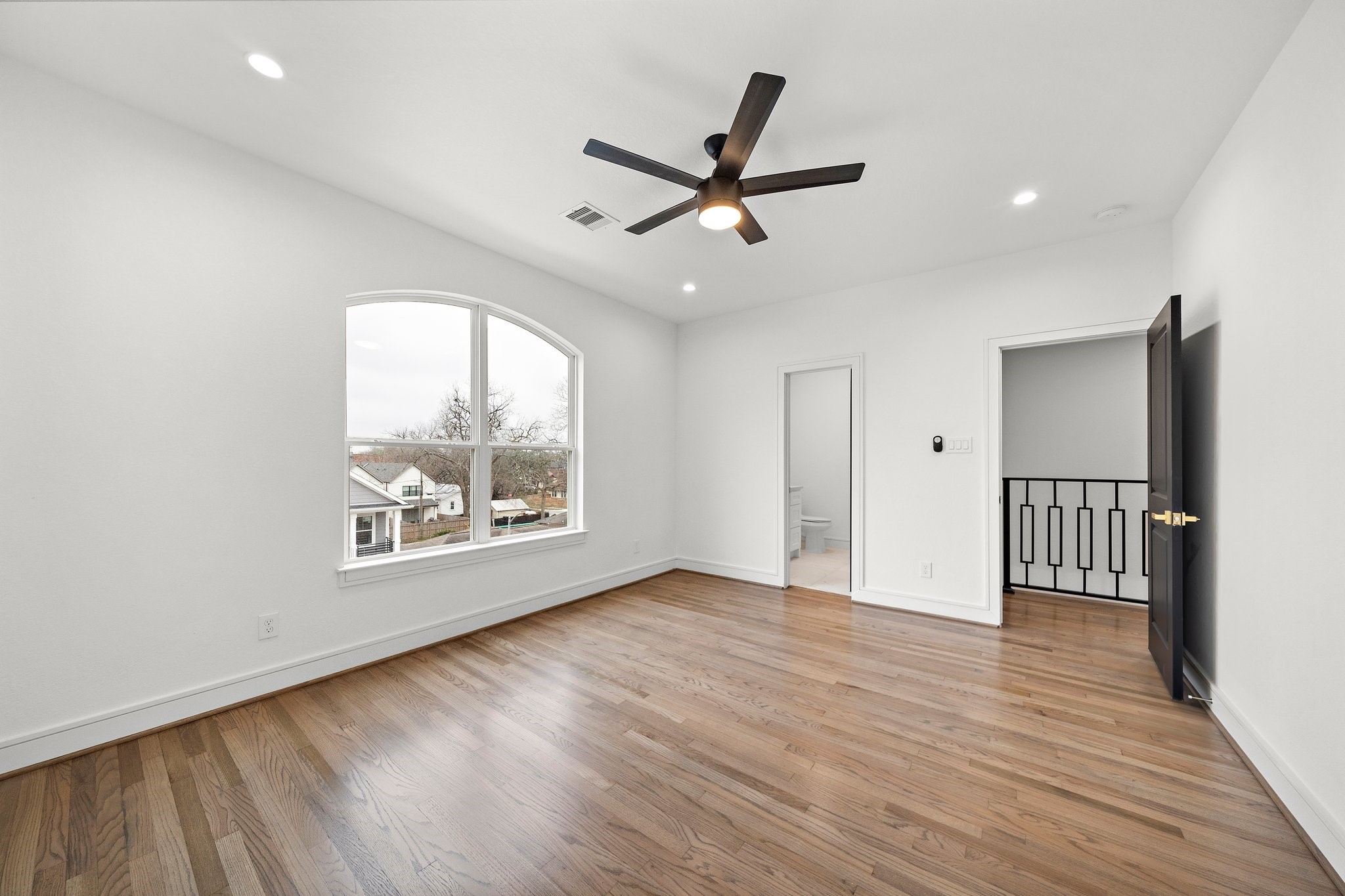 1013 East 28th Street Houston, TX 77009 - Photo 35 of 38 a view of an empty room with wooden floor and a window