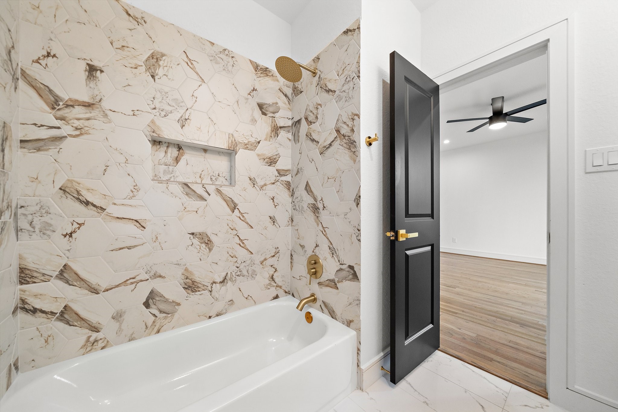 1013 East 28th Street Houston, TX 77009 - Photo 37 of 38 a bathroom with a bathtub and shower