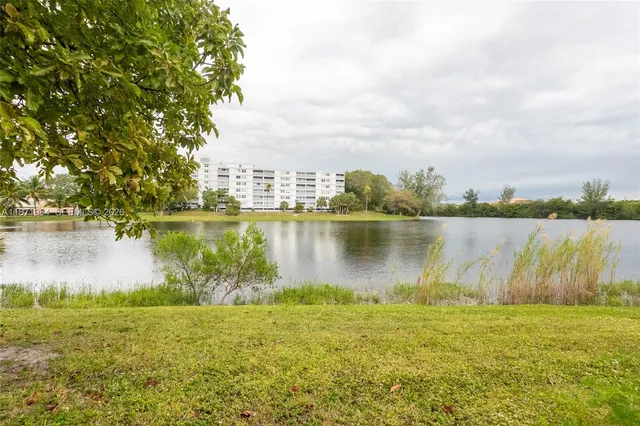 $2,700 | 6521 Racquet Club Drive, Lauderhill, FL 33319