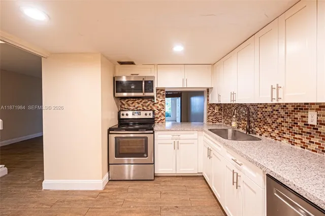 $2,700 | 6521 Racquet Club Drive, Lauderhill, FL 33319